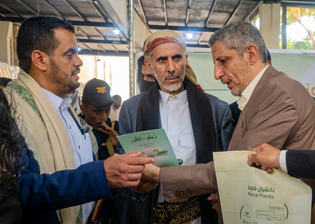 رئيس مجلس الوزراء يزور جناح مؤسسة أبحاث الغذاء والدواء (FDRF) ومعمل ناتشرال فارما في المؤتمر العلمي للعسل الدوائي اليمني